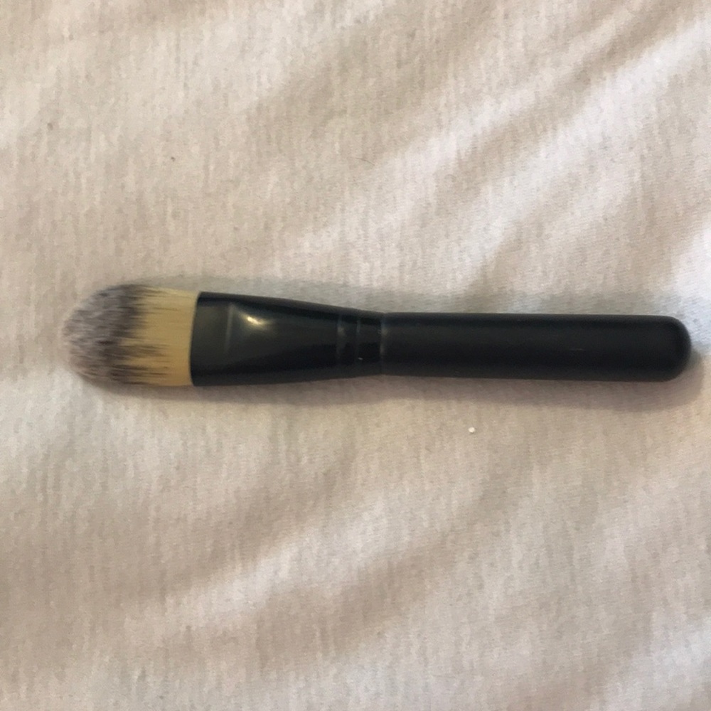 Flat Foundation Brush